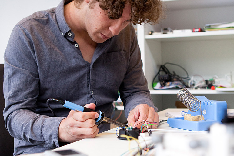 Hardware specialists - know-how and interfacing experience